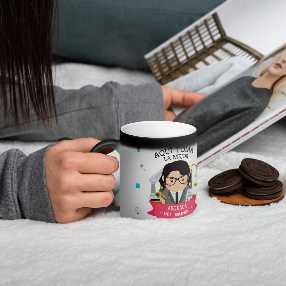 Taza Magica Aqui Toma El La Mejor Profesiones Regalo Familia ABOGADA - Imagen 3